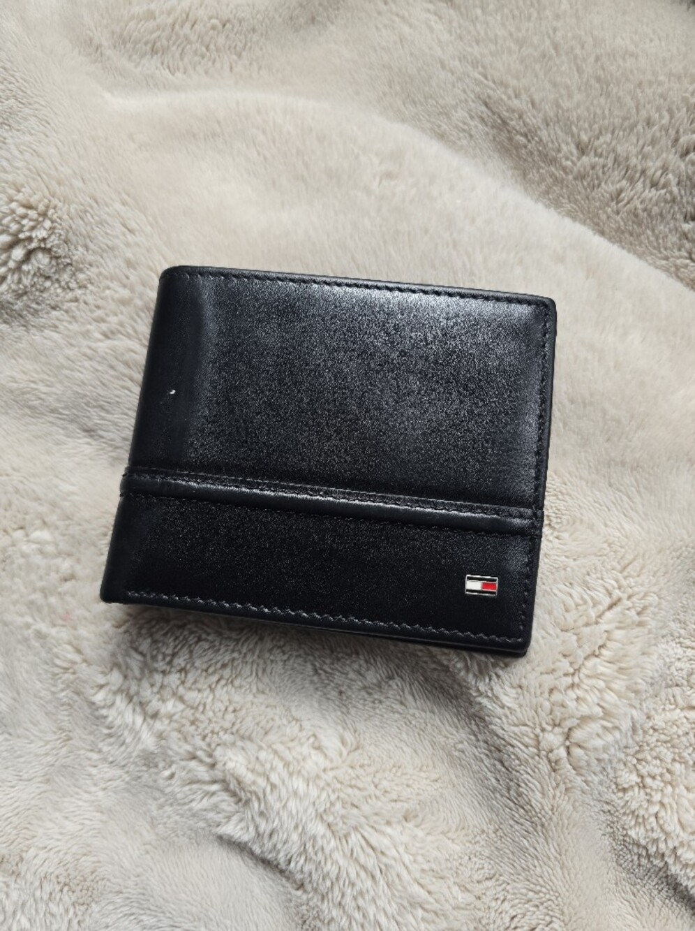 Tommy Hilfiger Black Leather Bi-Fold Wallet with Flag Accent